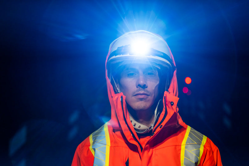 Vêtement Haute Visibilité : Pourquoi deux couleurs valent mieux qu'une